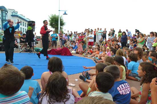 El programa “Cultura en movimiento” llenará Suances de magia, teatro, cine y humor