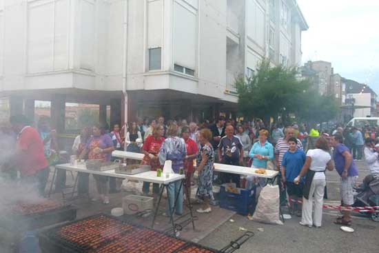 La Calle 25 de agosto celebra este domingo su tradicional fiesta