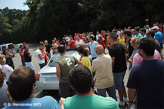 Un joven denuncia una agresión física y daños en su vehículo durante una concentración de Sniace