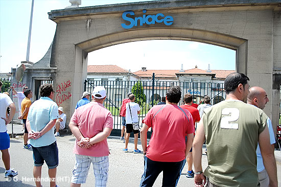 Sniace presenta el ERE de despidos para toda la plantilla el mismo día que anuncia pérdidas de 41 millones en el primer semestre