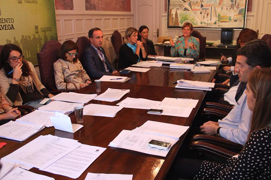 La falta de apoyo obliga al PP a retirar su propuesta de subir un 1,5% las tasas municipales para 2014