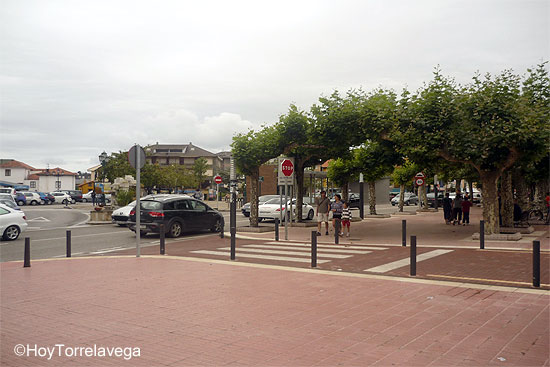 Suances quiere sacar el mercadillo semanal del centro de la villa y trasladarlo al recinto del Palacio del Amo