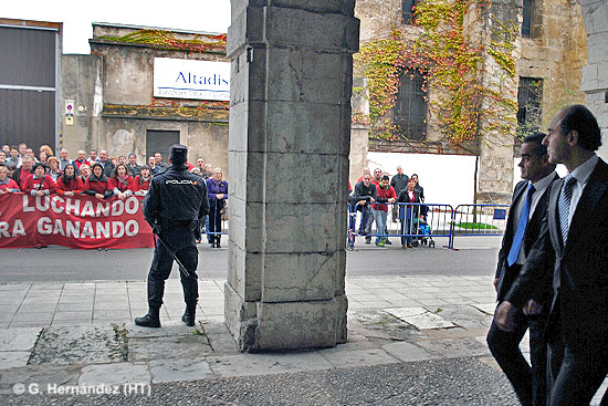 Los trabajadores de Sniace creen que Calderón “ha perdido el norte” y tiene “iluminaciones bolivarianas con el difunto Chavez”