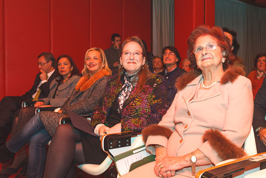 Josefa Arco, “Pepita la del Urbanos”, recibe el Premio Mujer Relevante 2013 por su trayectoria profesional y personal