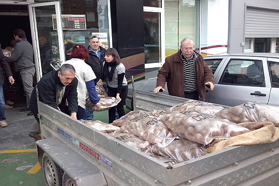 El Corazón de Torrelavega entrega 6.000 kilos de alimentos a la campaña “Torrelavega solidaria” en favor de Coorcopar