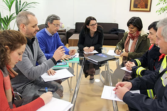 Los responsables de Bomberos, Policía y Protección Civil trasladan al equipo de Gobierno las prioridades de estos departamentos AlcaldesaReunionSeguridad