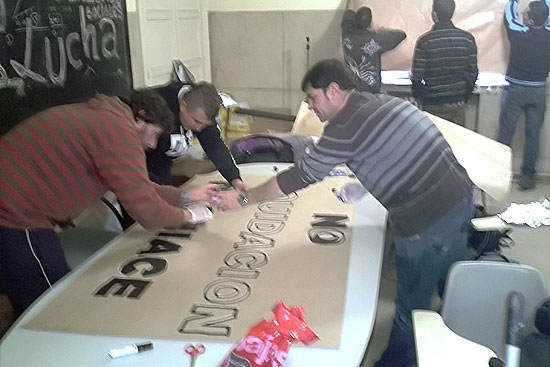 Los trabajadores esperan que los administradores despejen alguna duda sobre el futuro de Sniace SniaceCarteles02