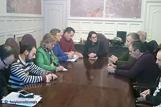 Mezquita anunciará este martes si Sniace tiene futuro y si la empresa “cuenta o no cuenta” con los trabajadores SniaceReunionLidia01