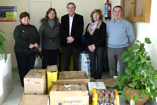 La Coral de Hinojedo entrega un lote de productos para el Banco de Alimentos de Suances SuancesCoralHinojedocomida