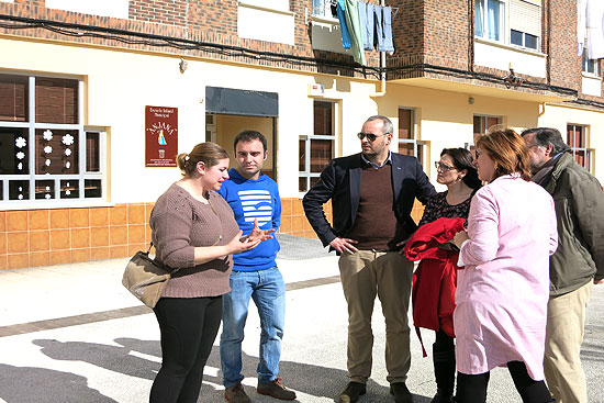 El equipo de Gobierno estudia las posibilidades técnicas y económicas para ampliar la Escuela Infantil Anjana