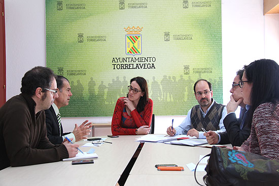 El equipo de Gobierno presenta el Plan Besaya 2020 a sindicatos, Cámara de Comercio y APEMECAC