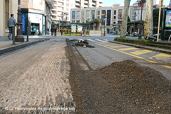 La Avenida de España está cerrada al tráfico hasta el lunes 10 por las obras de asfaltado AvEspanaAsfaltado