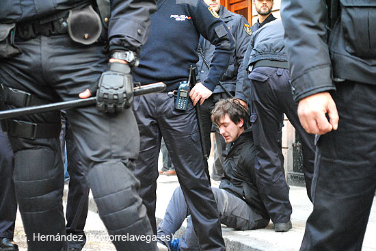 El 29 de abril serán juzgados los dos jóvenes detenidos el 14-N, para los que la Fiscalía pide 16 meses de prisión