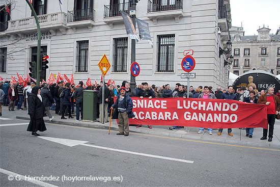 La plantilla de Sniace, a la espera de las reuniones con Trabajo y empresa, fijará el lunes un nuevo calendario de movilizaciones SniaceDelegacionGobierno