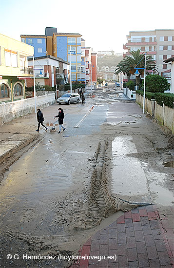 El temporal deja huella en Suances y las grandes olas meten la playa en las calles SuancesTemporal01