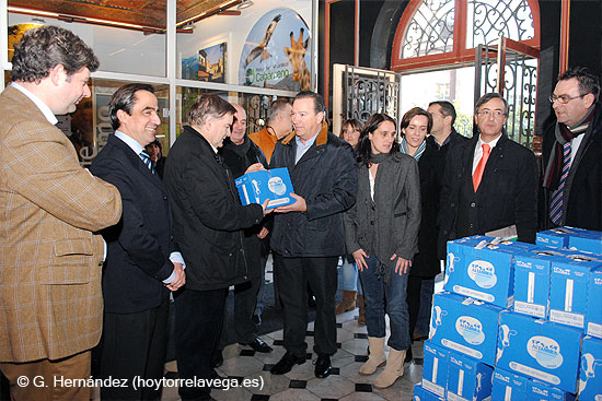 La asociación de hosteleros Torre de la Vega entrega 2.000 kilos de alimentos a Coorcopar TorreVegaAlimentos