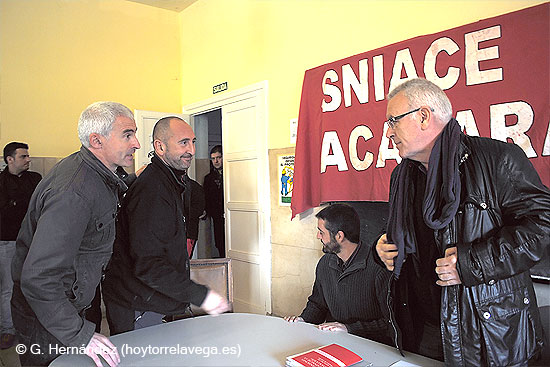 Cayo Lara pregunta a Rajoy qué medidas va a tomar para evitar la pérdida de 1.500 empleos que supone el cierre de Sniace s09