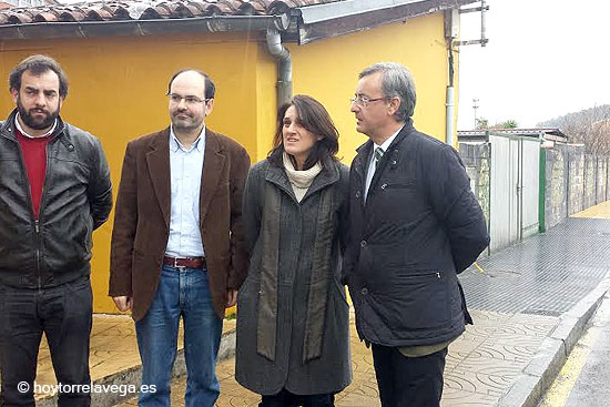 El Ayuntamiento invierte 3.240 euros aceras, mobiliario urbano y ornamentación vegetal en Pablo Garnica AlcaldesaConcejalesPaseo