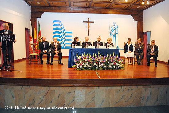 La Fundación Asilo entrega la Medalla de Oro de la institución al consejero de Obras Públicas en la celebración de San José AsiloSanJose2014