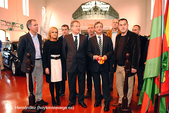 Expositores y organizadores de la Feria del Vehículo de Ocasión confían en aprovechar la recuperación de ventas en Cantabria FeriaVehiculoOcasion14