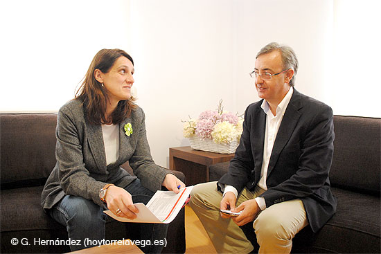 Torrelavega crea un fondo extraordinario para el reparto de alimentos entre las familias más necesitadas AlcaldesaPedroG02
