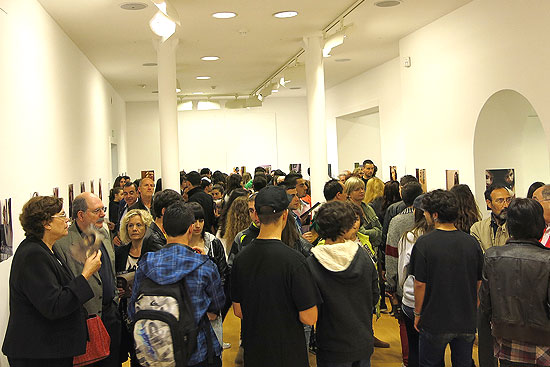 La exposición colectiva “Nada es lo que parece” muestra los trabajos de los alumnos de Artes del IES Gutiérrez Aragón