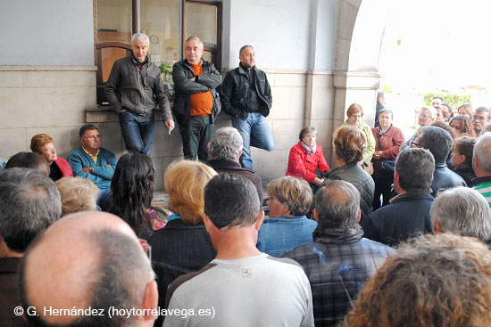 La plantilla de Sniace exige a la empresa que “se moje” y diga si está dispuesta a poner el dinero necesario para el Plan Laboral SniaceAsamblea3005