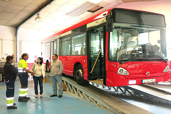 El autobús recuperado de Baracaldo se incorporará al servicio del transporte urbano una vez rotulado AlcaldesaTorrebusvuelta