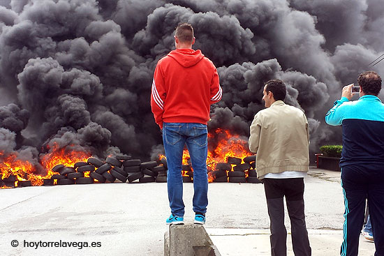Las medidas de presión de la plantilla se mantendrán mientras la dirección de Sniace no responda SniaceBloqueo0807
