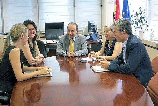 El consejero de Educación confirma que no se ampliará la oferta formativa ni las instalaciones de la Escuela de Idiomas AlcaldesaJuncalSerna