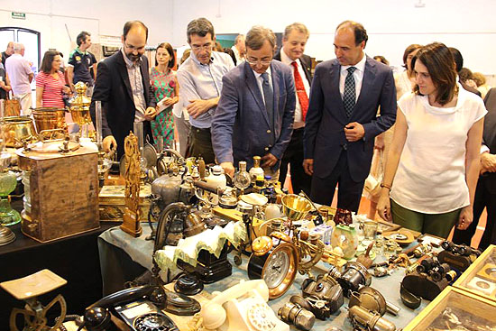 Diego asegura que es “un acierto” seguir apostando por la Feria de Antigüedades que resulta un “éxito” en todos los sentidos FeriaAntiguedades2014