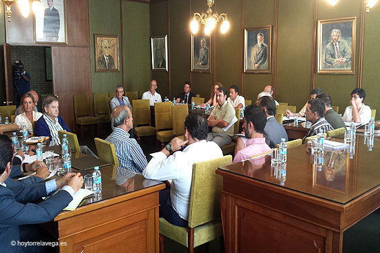 La Mesa de Trabajo de la Cámara presentará la próxima semana el texto definitivo del “gran pacto por la industria” CamaraReunionPacto1