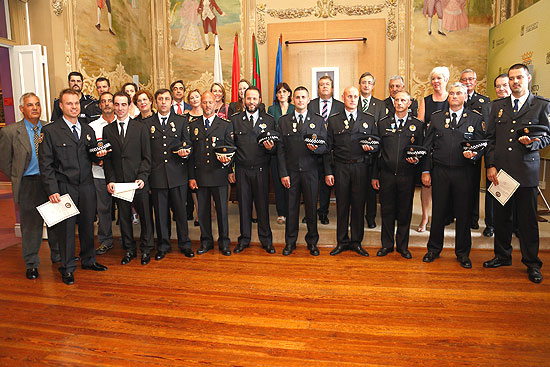 La Policía Local festeja su patrono con la imposición de distinciones y las autoridades destacan su “labor silenciosa” PoliciaCondecoraciones2014