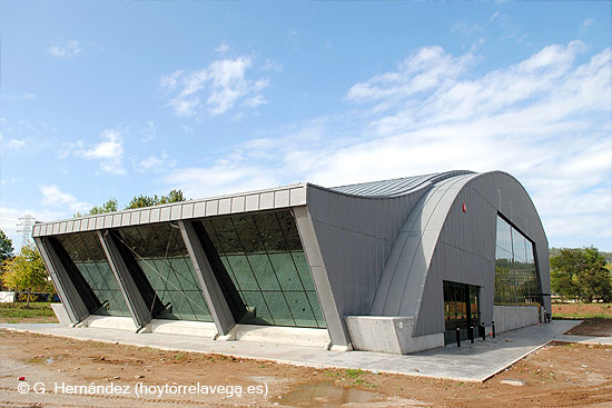 El PP culpa a los concejales de Obras y Deportes de los “desperfectos” del nuevo edificio multiusos de La Lechera PistaTenisLaLechera