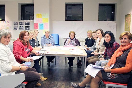 Un manifiesto y suelta de globos por las 44 mujeres asesinadas en el Día Contra la Violencia de Género ConsejoMujerActosViolencia