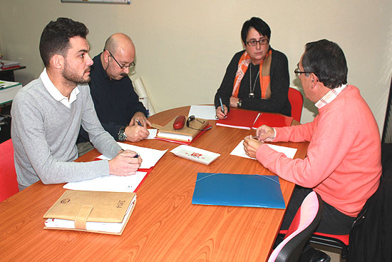 El candidato socialista Cruz Viadero inicia con UGT una ronda de contactos con los colectivos de la ciudad PSOEViaderoUGT