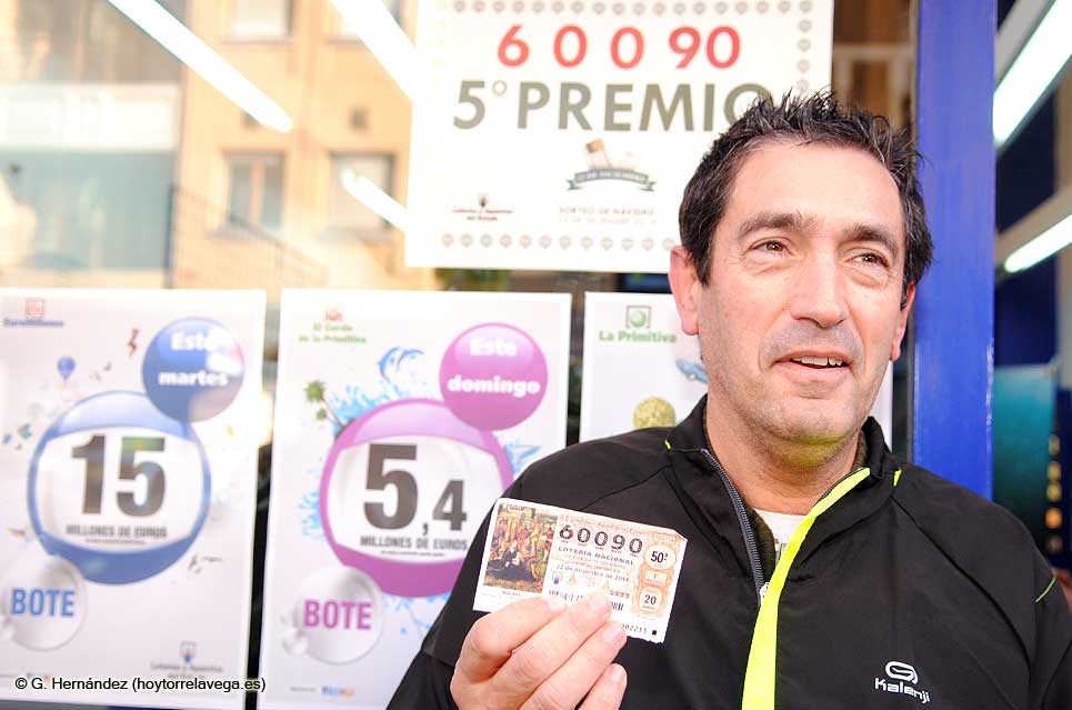 Una serie del 60.090, uno de los quintos del sorteo de Navidad, deja 60.000 euros en Torrelavega LoteriaNavidad2014-01