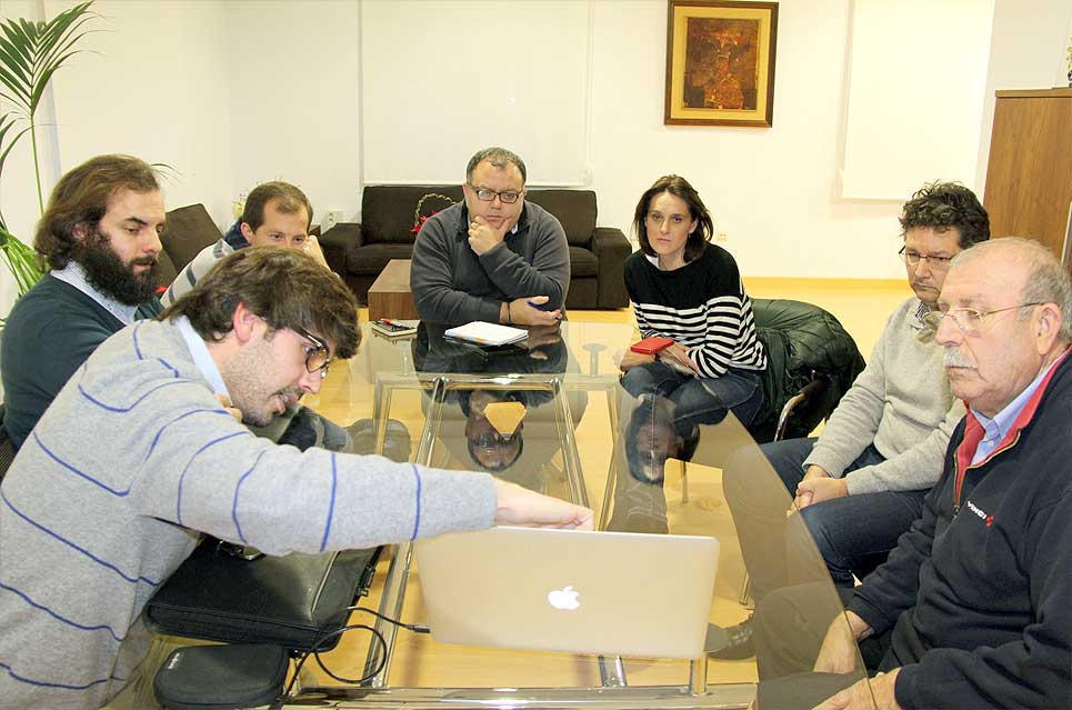 Presentado a la Junta Vecinal de Viérnoles el modificado del Plan General para proteger el Dobra PSOEOttoViernolesDobra