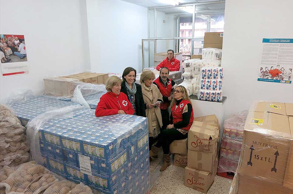 Cruz Roja y Coorcopar distribuirán los 28.600 kilos de alimentos proporcionados por el Ayuntamiento PSOEPaginRecogidaAlimentos