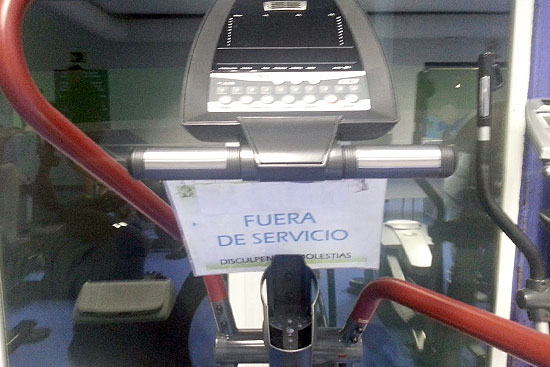 El concejal de Deportes quiere cambiar la “estructura funcional” de la piscina y acabar con “determinados comportamientos” PiscinaGimnasioAverias01