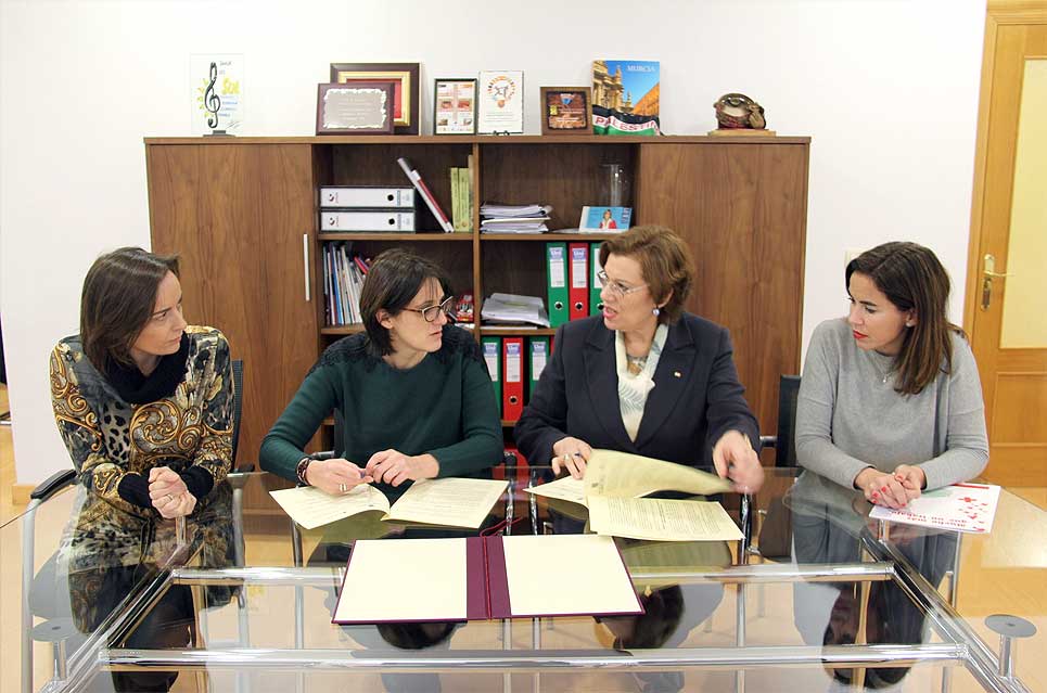 Subvención de 22.741 euros a Cruz Roja para un programa de empleo para jóvenes en riesgo de exclusión social AlcaldesaCruzRojaItinerarios