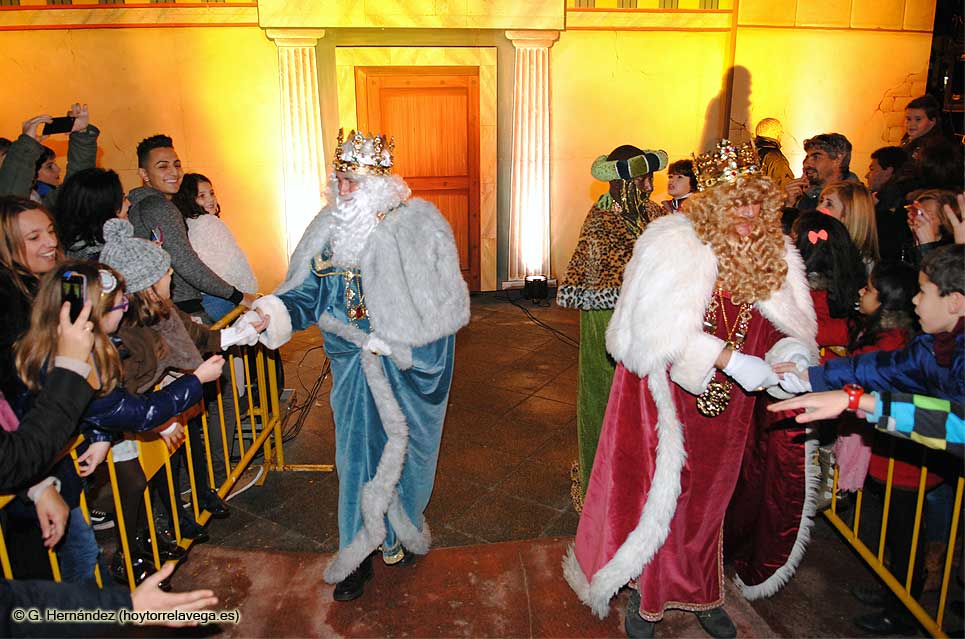 Melchor, Gaspar y Baltasar volvieron a llenar de ilusión las calles de Torrelavega Cabalgata2015