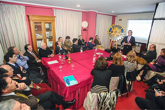 Calderón (PP) ofrece al Club Rotario en su programa un centro de día de atención terapéutica en la finca de La Carmencita PPCalderonRotarios