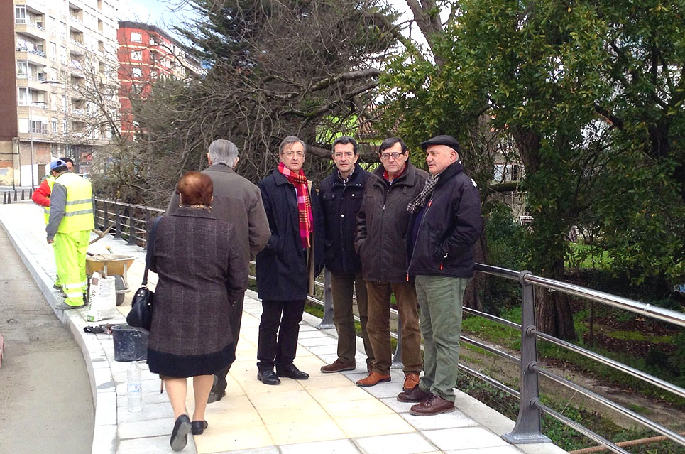 Los peatones que circulen por Fernando Arce ya pueden utilizar la nueva acera junto a Pista Río PRCPedroGFernandoArce