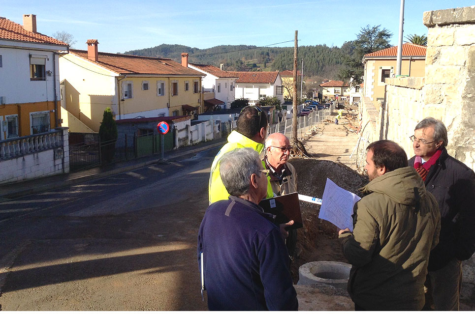 El concejal de Obras anuncia que la ampliación de la carretera de acceso al colegio Manuel Liaño estará acabada este mes PRCPedroGVialManuelLiano