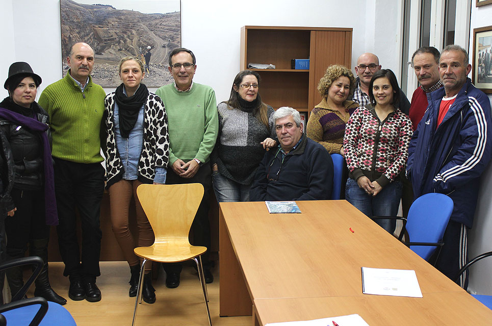 Un estudio para construir una rotonda en la Avenida de Oviedo, principal compromiso del candidato socialista con Torres PSOEViaderoTorresAAVV