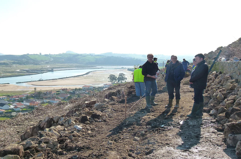 La recuperación del antiguo “Camino del Monte” conectará el carril bici con las playas de Suances SuancesCaminoMonte