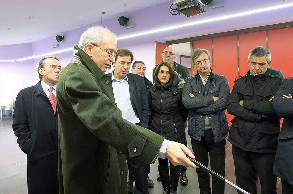 Obras Públicas invertirá 366.000 euros en una rotonda para mejorar la seguridad vial en Tanos TanosRotondaConsejero