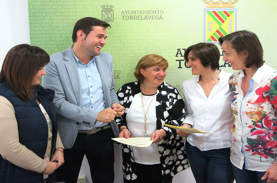 AlcaldesaConvenioAMAT2015