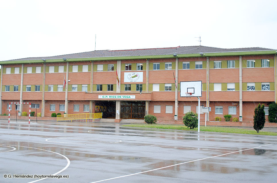 MiesDeVegaColegio02